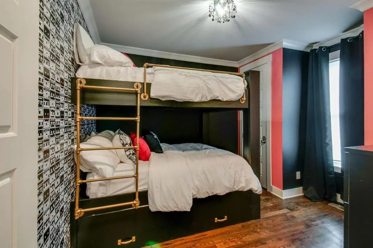 Close To The Gulch - Book Today Nashville