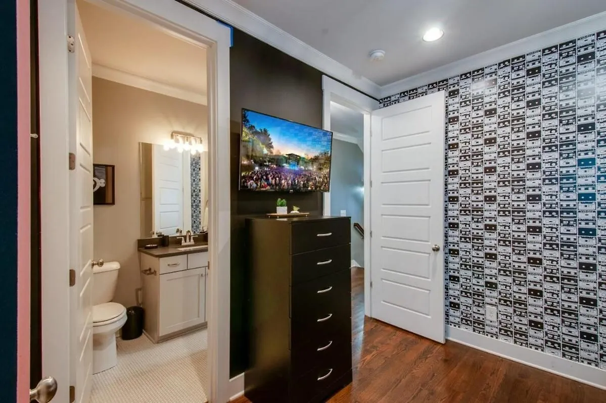 Close To The Gulch - Book Today Nashville 0*,